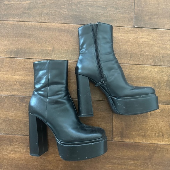 ZARA platform boots - Picture 1 of 3